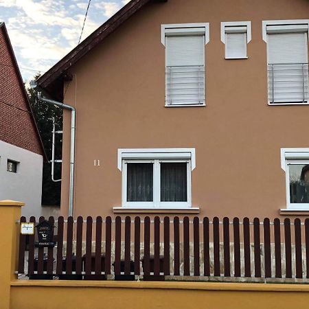 Kristály Apartmanház Sárvár Exterior foto
