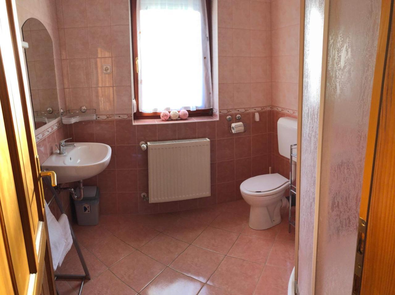 Kristály Apartmanház Sárvár Exterior foto