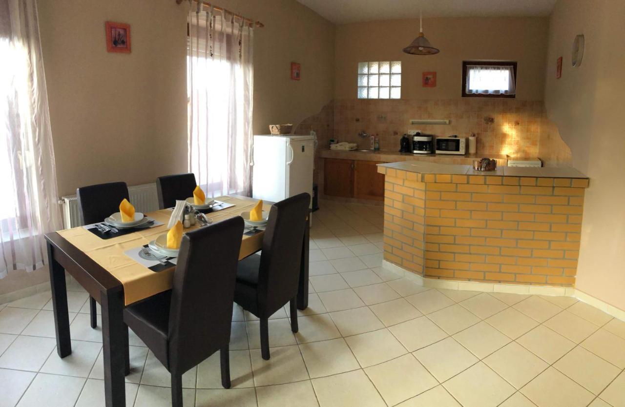 Kristály Apartmanház Sárvár Exterior foto